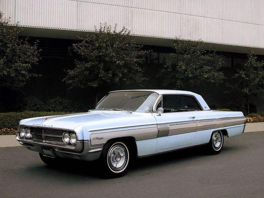  Oldsmobile Starfire Holiday Coupe 1962 года  (фото 1 из 2)